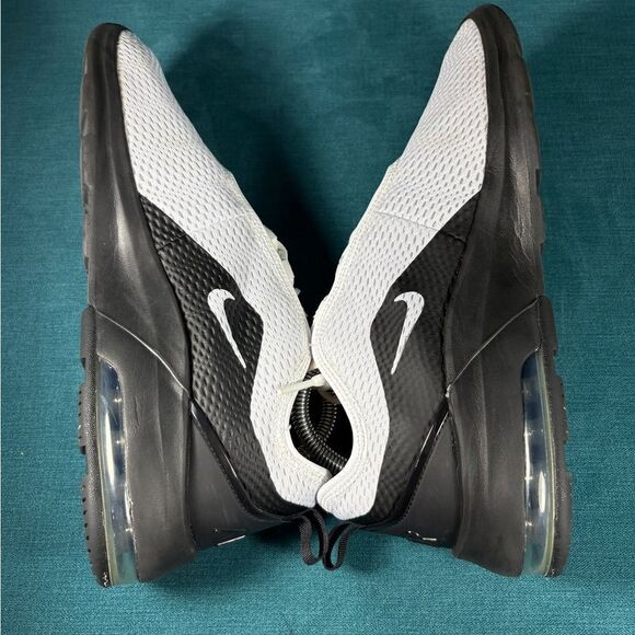 Size 9.5 - Women’s Nike Air Max Motion 2 shoes - Picture 6 of 9